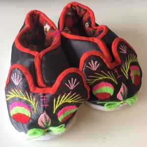 Hand Embroidered Chinese tiger baby shoes